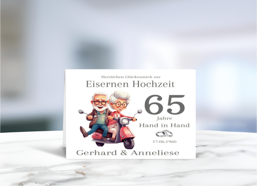 Personalisierte Grußkarte zur Eisernen Hochzeit (65 Jahre Ehe) mit fröhlichem Paar-Motiv