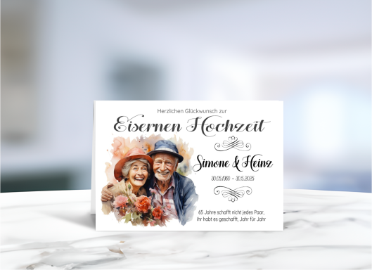 Personalisierte Grußkarte zur Eisernen Hochzeit (65 Jahre Ehe) mit fröhlichem Paar-Motiv