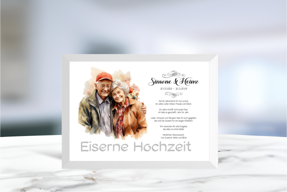 Geldgeschenk zur Eisernen Hochzeit mit ausgeschnittenem Schriftzug im Rahmen, ideal zum Befüllen mit Geldscheinen.